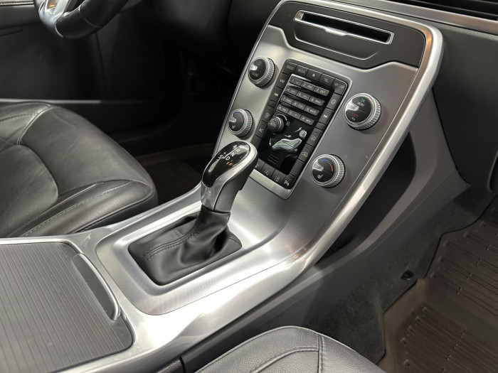 Volvo V70 D4 AWD SUMMUM AUT REZERVACE 2.4 d Summum