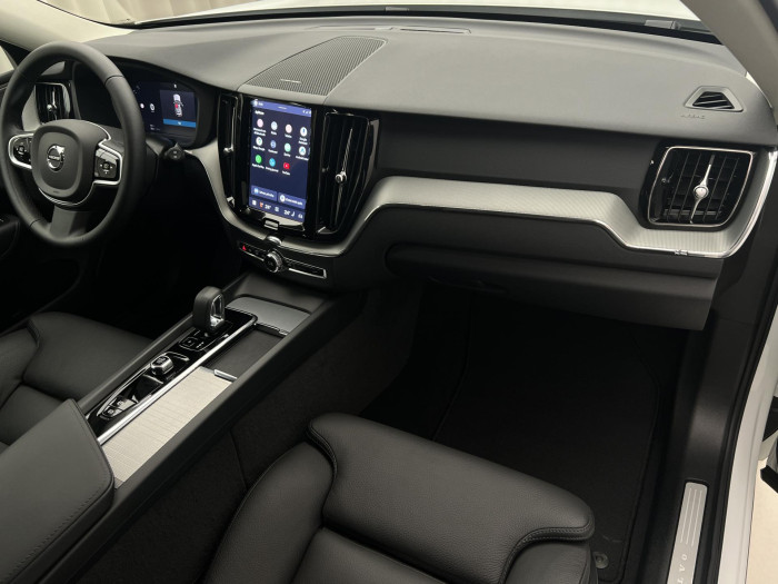 Volvo XC60 B5 AWD PLUS DARK AUT 1.maj.