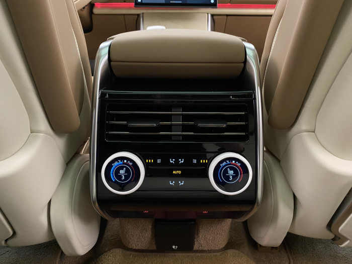 Land Rover Range Rover SV P615 SWB