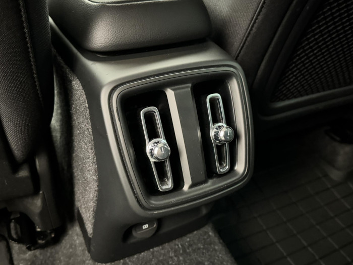 Volvo XC40 B4 MOMENTUM AUT CZ 2.0 Momentum