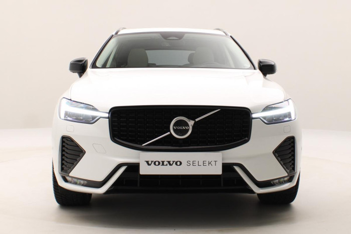 Volvo XC60 B4 AWD ULTIMATE AUT REZERVACE