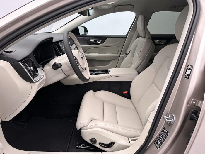 Volvo V60 T6 AWD Plug-in DARK PLUS