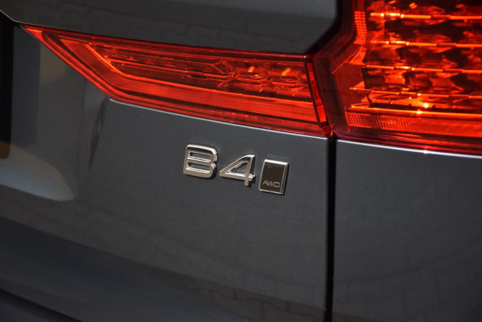 Volvo XC60 B4 AWD DARK PLUS REZERVACE 2.0 Plus