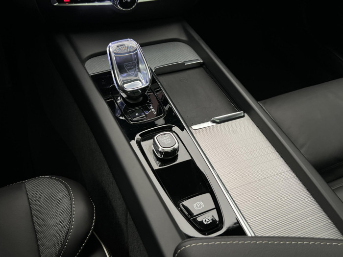 Volvo V60 B4 ULTRA DARK AUT 1.maj.