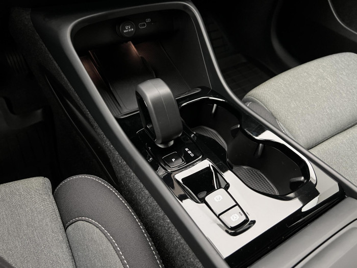 Volvo XC40 B3 PLUS DARK AUT CZ 1.maj.