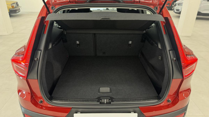 Volvo XC40 T3 MOMENTUM AUT REZERVACE 1.5 Momentum