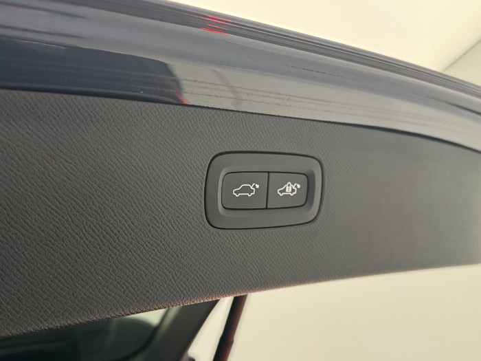 Volvo XC90 B5 AWD INSCRIPTION REZERVACE