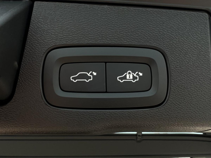 Volvo XC60 B4 AWD BRIGHT PLUS REZERVACE