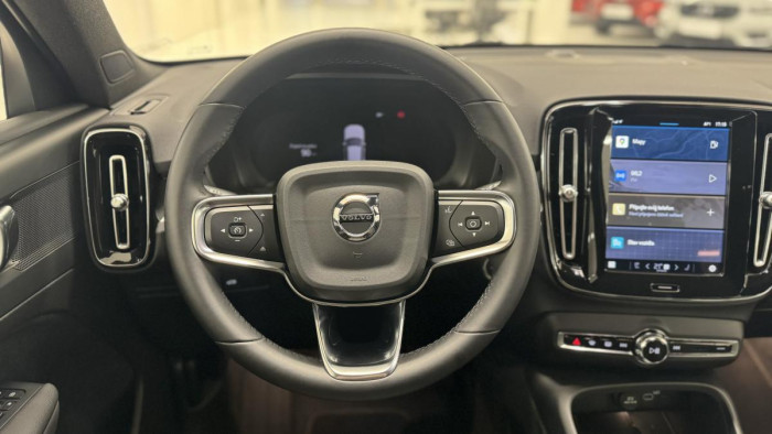 Volvo XC40 B3 CORE AUT REZERVACE