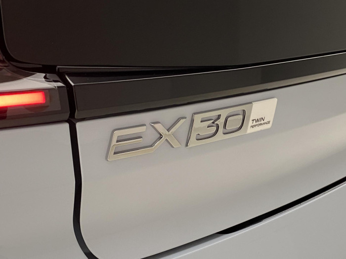 Volvo EX30 CROSS COUNTRY TWIN ULTRA