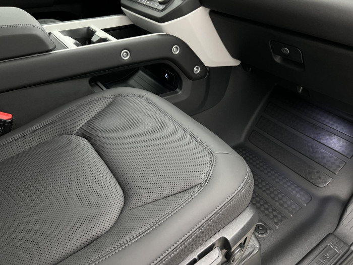 Land Rover Defender 110 D200 S AWD Aut REZERVACE 3.0 d