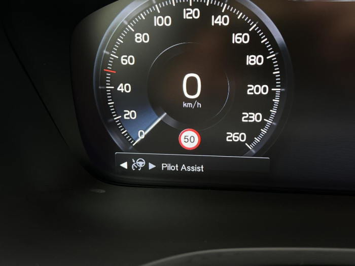 Volvo V60 CROSS COUNTRY B4 AWD Aut 1.maj