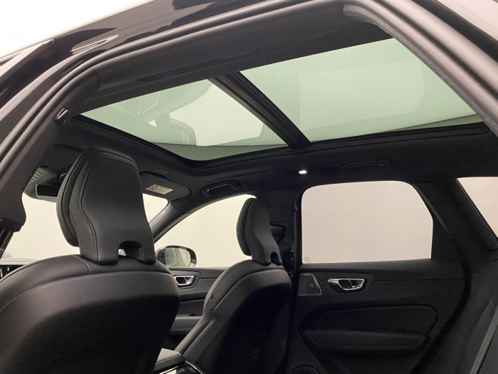 Volvo XC60 B5 AWD BLACK EDITION AUT 1.maj 2.0 Edition