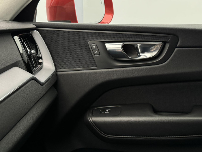 Volvo XC60 B4 AWD MOMENTUM PRO CZ 2.0 Momentum