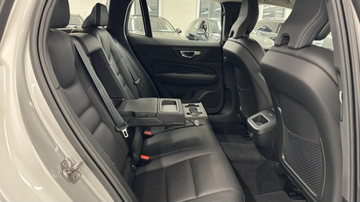 Volvo V60 CROSS COUNTRY B4 REZERVACE