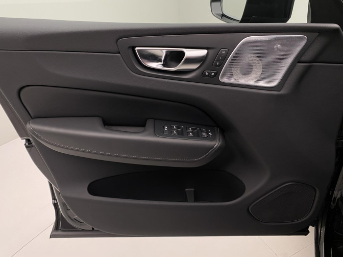 Volvo XC60 B5 AWD R-DESIGN AUT CZ