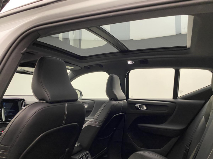 Volvo XC40 D4 AWD R-DESIGN REZERVACE 2.0 d