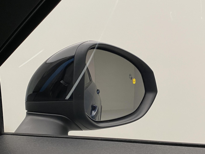 Lynk & Co 01 PHEV DCT REZERVACE