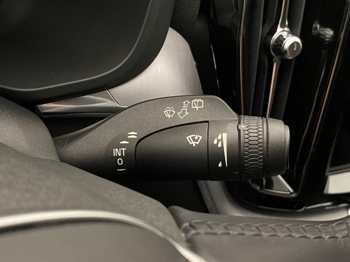 Volvo XC60 B4 AWD MOMENTUM REZERVACE 2.0 Momentum