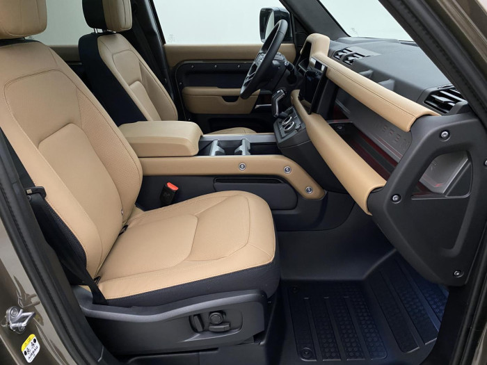 Land Rover Defender 110 D300 X AWD REZERVACE 3.0 d