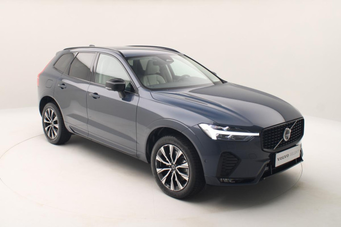 Volvo XC60 B4 AWD PLUS DARK REZERVACE