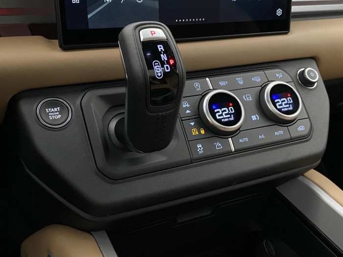 Land Rover Defender 110 D300 X AWD REZERVACE 3.0 d