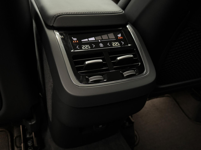 Volvo XC60 B4 AWD PLUS DARK AUT 1. maj