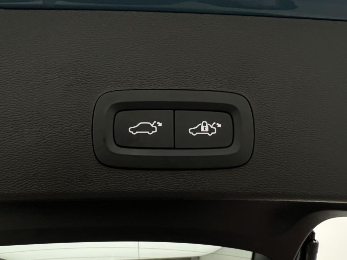 Volvo XC40 B3 PLUS DARK AUT CZ 1.maj.