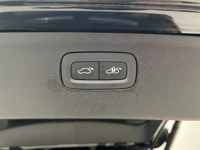 Volvo XC90 T8 AWD RECHARGE ULTRA DARK CZ