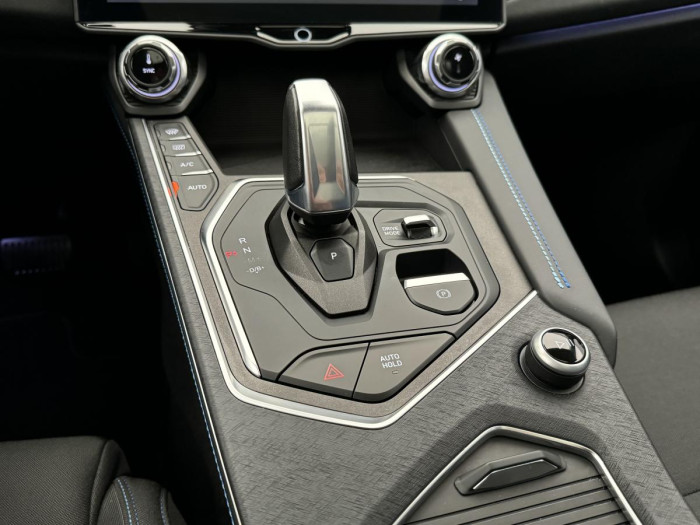 Lynk & Co 01 PHEV DCT AUT