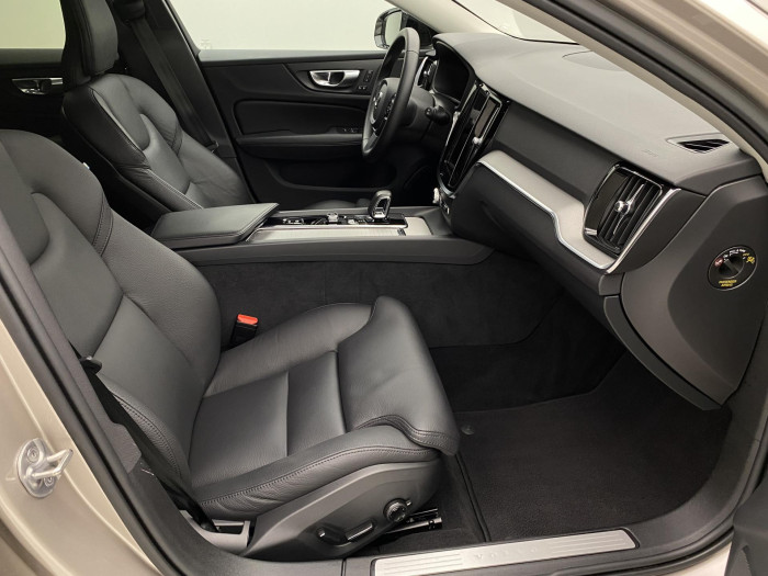 Volvo V60 B4 DARK PLUS AUT CZ