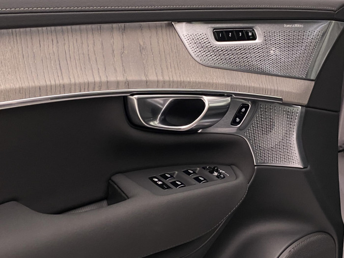 Volvo XC90 T8 AWD RECHARGE DARK ULTRA 7