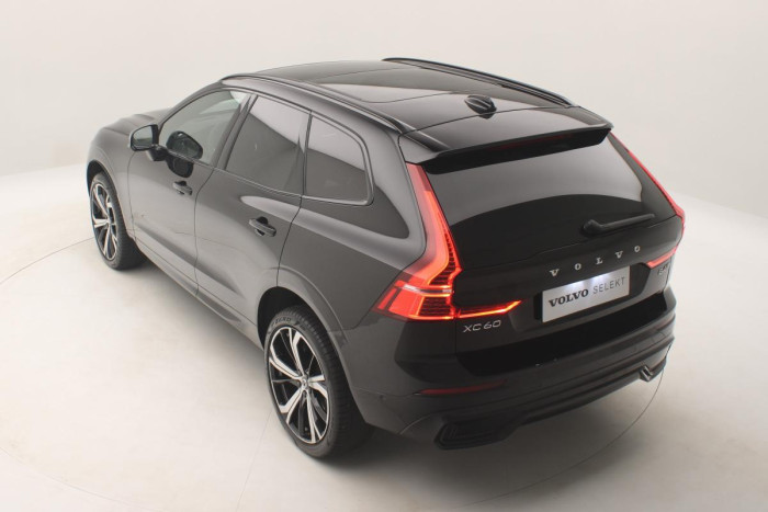 Volvo XC60 B4 AWD ULTIMATE AUT REZERVACE