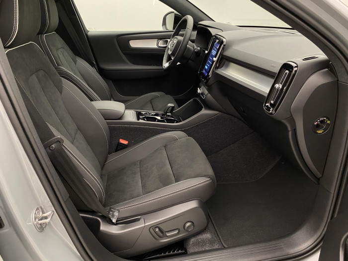 Volvo XC40 B3 AUT PLUS BLACK EDITION