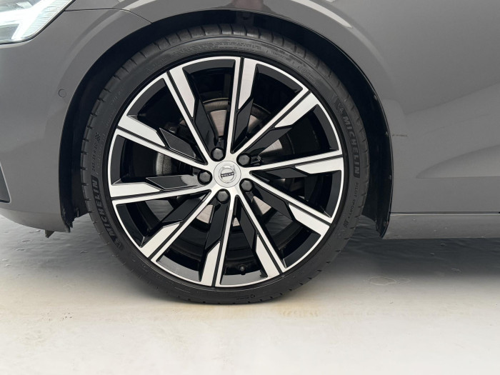 Volvo V60 B4 ULTIMATE DARK AUT