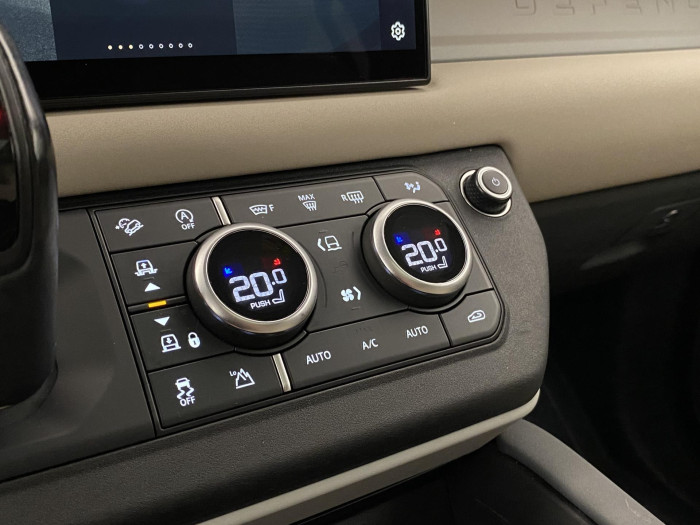 Land Rover Defender D250 AWD SE AUT CZ 3.0 d SE