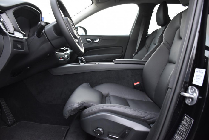 Volvo XC60 B4 AWD DARK PLUS AUT REZERVACE 2.0 Plus