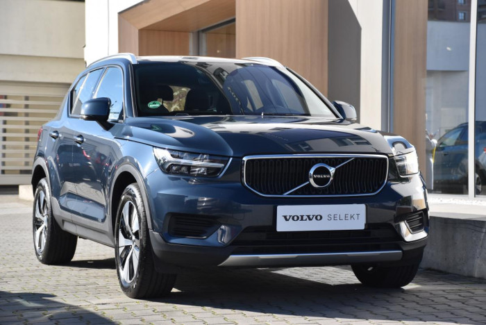 Volvo XC40 B4 AWD MOMENTUM REZERVACE 2.0 Momentum