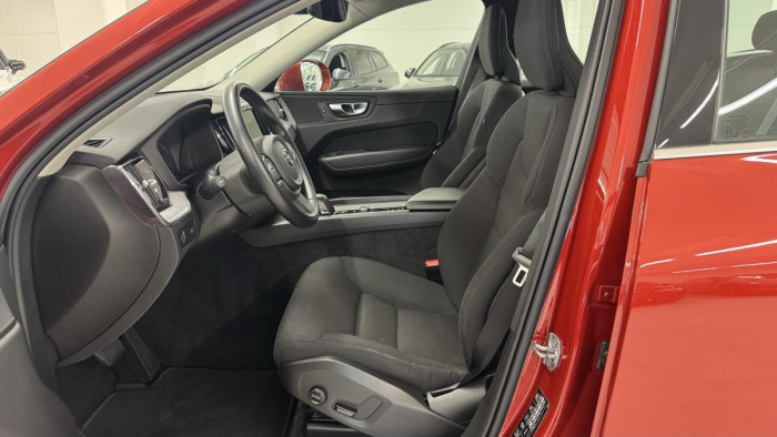 Volvo XC60 B4 AWD MOMENTUM AUT 2.0 Momentum