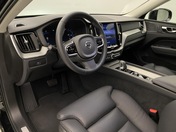 Volvo XC60 B4 AWD R-DESIGN REZERVACE