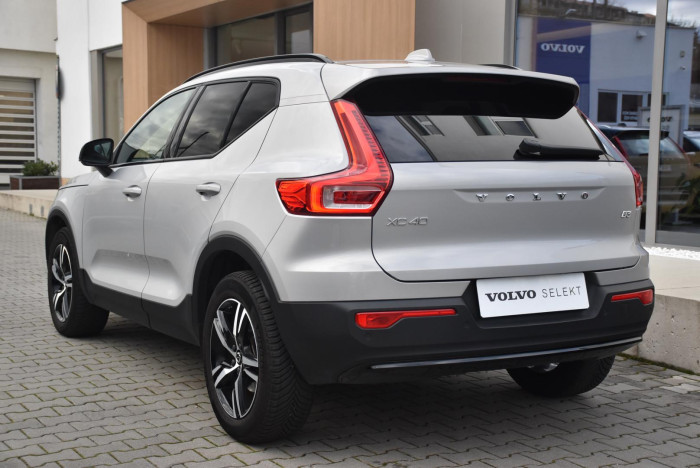 Volvo XC40 B3 PLUS DARK AUT 1.maj CZ