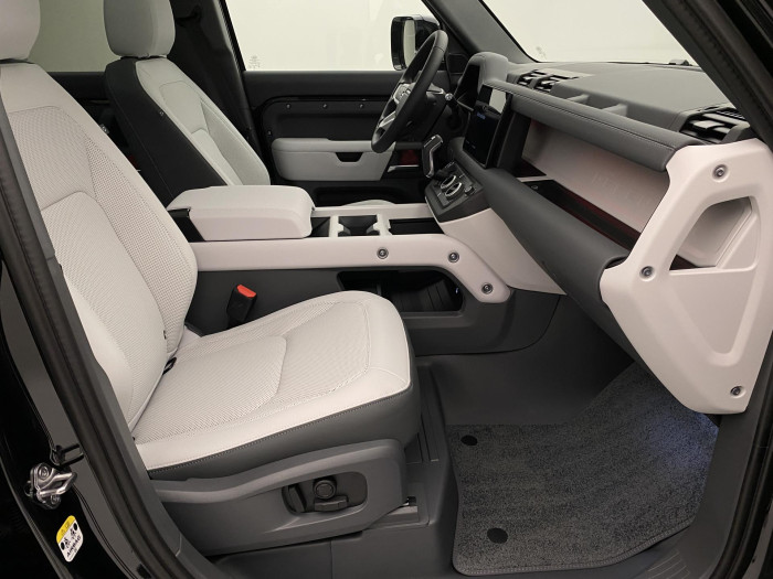 Land Rover Defender 110 D250X-DYNAMIC SE REZERVACE 3.0 d Dynamic SE