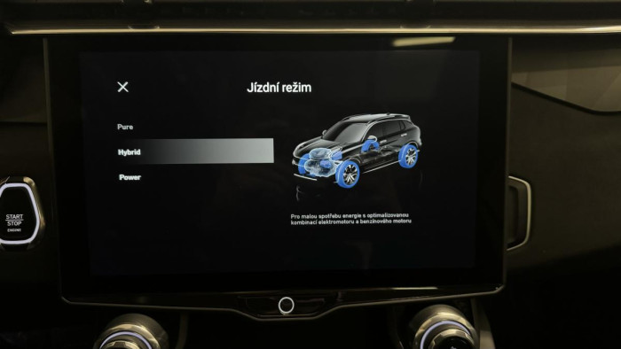 Lynk & Co 01 PHEV DCT AUT 1.maj. REZERVACE