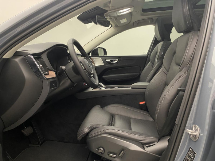 Volvo XC60 B5 AWD ULTIMATE AUT REZERVACE