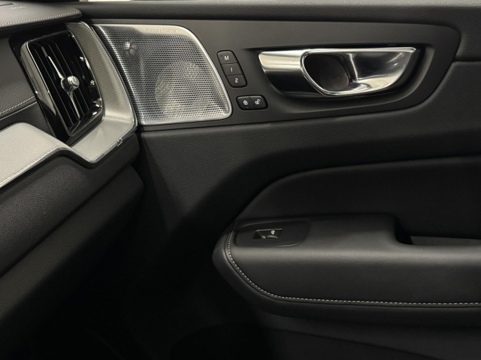 Volvo XC60 B5 AWD ULTIMATE REZERVACE