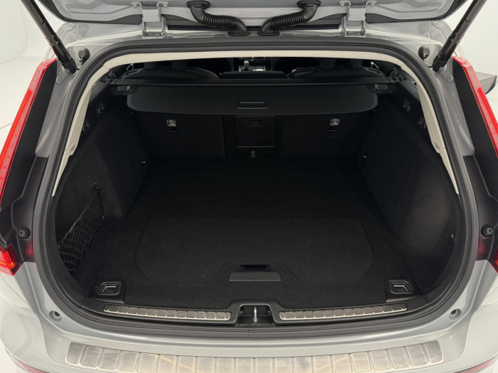 Volvo V60 B4 PLUS DARK AUT 1.maj.