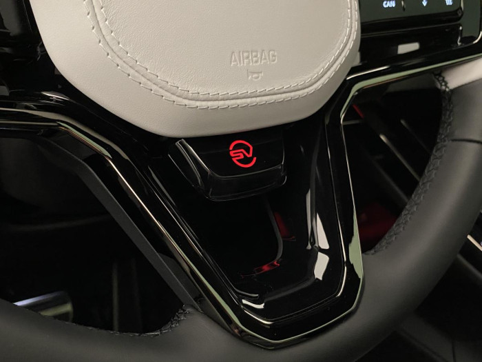 Land Rover Range Rover Sport P635 SV EDITION ONE AWD AUT 4.4 Edition