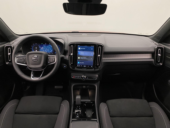Volvo XC40 B4 DARK ULTRA AUT CZ 1.maj