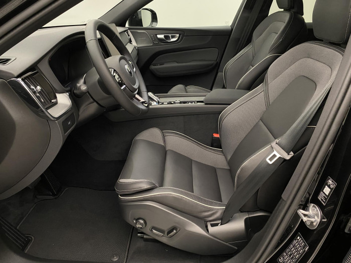 Volvo XC60 B5 AWD AUT PLUS BLACK EDITION