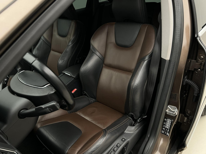 Volvo XC60 D5 AWD SUMMUM AUT CZ 2.4 d Summum